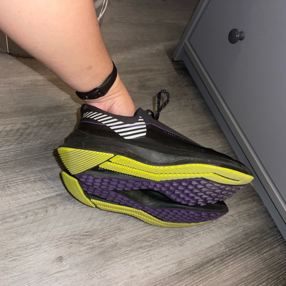 Worn only a couple times, comfortable to run in - Picture 3 of 5